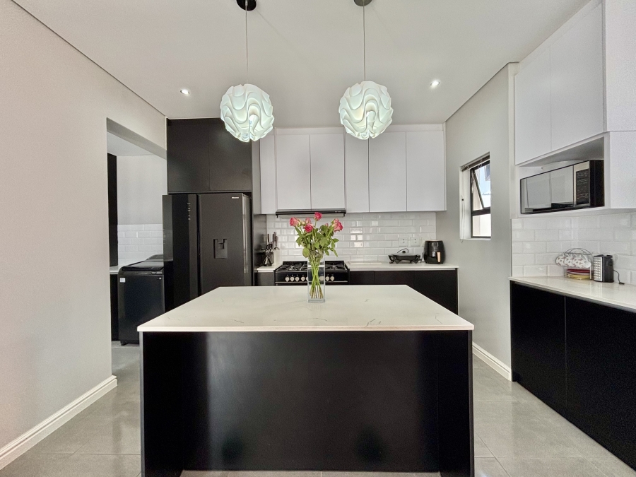 3 Bedroom Property for Sale in Sandown Western Cape